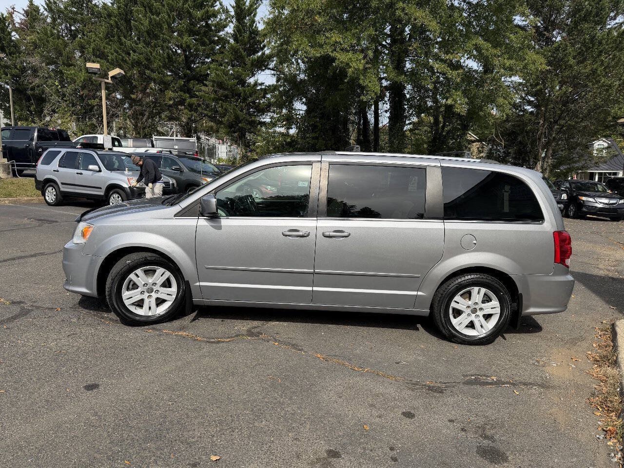 Used 2013 Dodge Grand Caravan Crew w/ Driver Convenience Group FWD image 4
