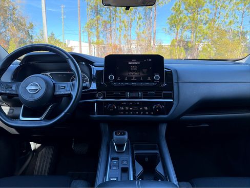 Certified 2024 Nissan Pathfinder SV FWD image 4