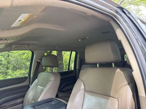 Used 2019 Chevrolet Suburban LT image 23