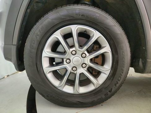 Used 2015 Jeep Grand Cherokee Overland w/ Advanced Technology Group AWD/4WD image 40