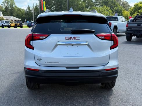 Used 2020 GMC Terrain SLE w/ Driver Convenience Package FWD image 7