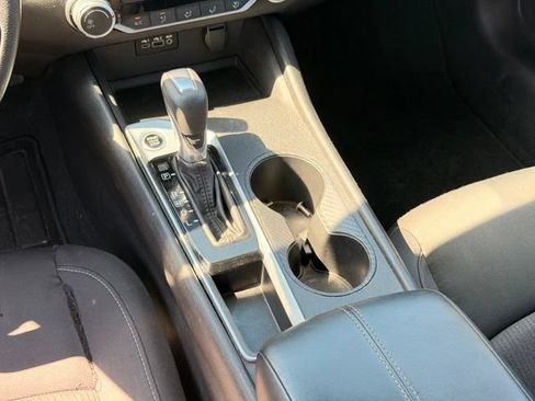 Used 2025 Nissan Altima 2.5 SV FWD image 14