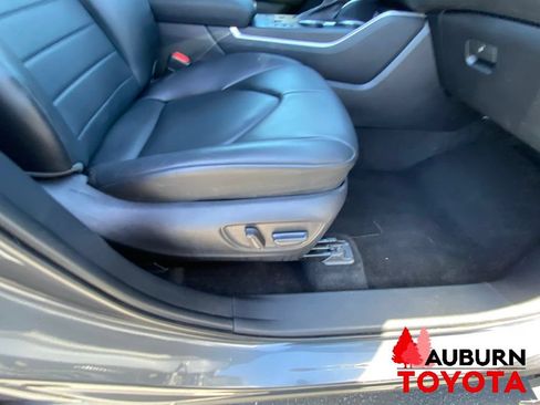 Used 2023 Toyota Highlander XLE AWD/4WD image 17