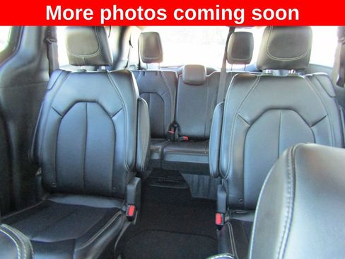 Used 2025 Chrysler Pacifica Select FWD image 14