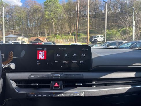 Used 2025 Kia K4 LXS image 17