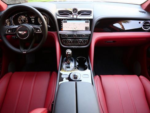 New 2025 Bentley Bentayga image 4