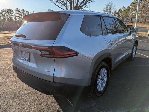 Used 2025 Toyota Grand Highlander XLE image 8