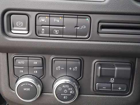 Used 2022 GMC Yukon SLT w/ SLT Premium Package image 28