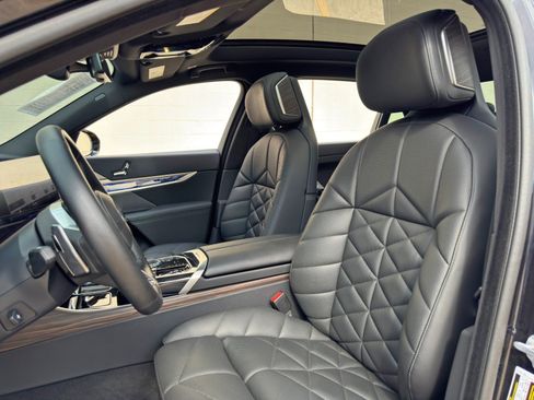 Used 2024 BMW 740i w/ Premium Package 2 RWD image 45