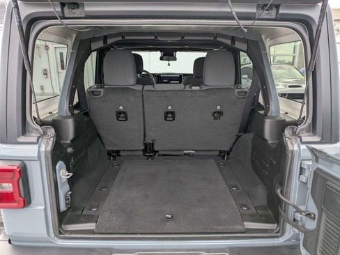 Used 2024 Jeep Wrangler Unlimited Rubicon AWD/4WD image 12