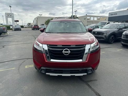 Used 2023 Nissan Pathfinder SL w/ SL Premium Package AWD/4WD image 4