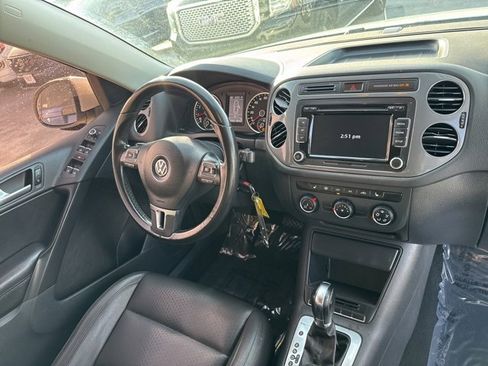 Used 2013 Volkswagen Tiguan SE image 12