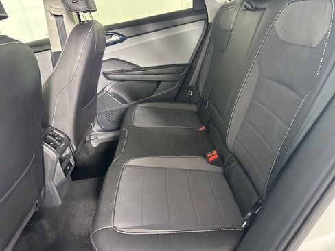 Used 2024 Volkswagen Taos SE image 21