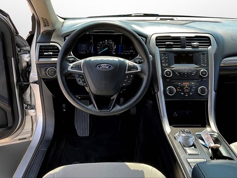 Used 2017 Ford Fusion S image 5