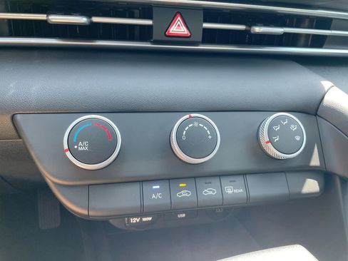 Certified 2025 Hyundai Elantra SE image 45