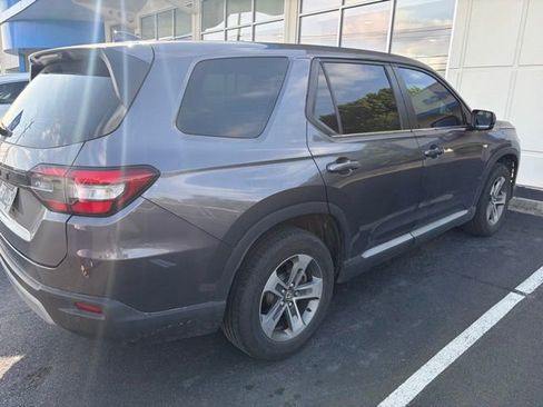 Used 2025 Honda Pilot EX-L image 3