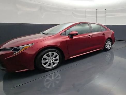 Used 2025 Toyota Corolla LE FWD image 3