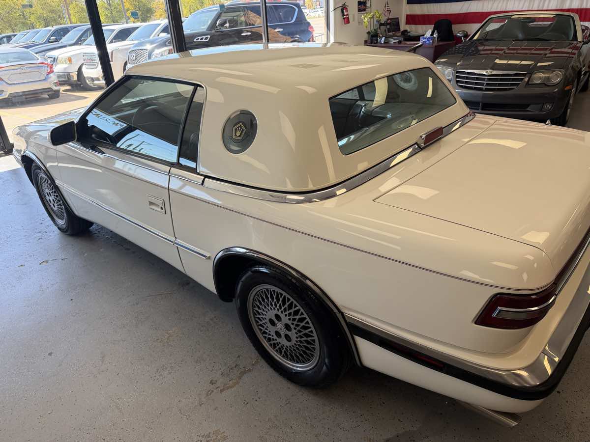 Used 1990 Chrysler TC by Maserati FWD image 4