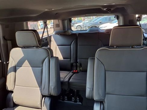 New 2025 Chevrolet Suburban Premier image 11