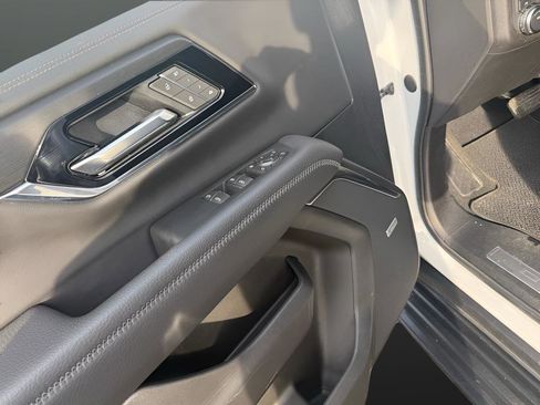 Used 2025 GMC Yukon Denali image 11