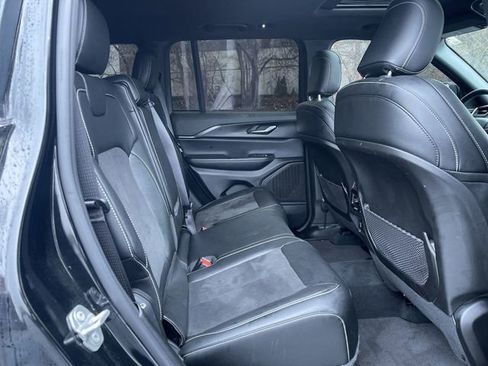 Used 2024 Jeep Grand Cherokee Altitude image 26