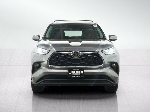 Used 2025 Toyota Highlander Limited AWD/4WD image 8