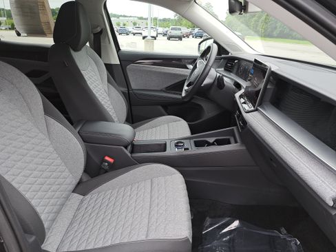 Certified 2025 Volkswagen Tiguan S FWD image 10