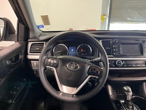 Used 2015 Toyota Highlander Plus AWD/4WD image 21