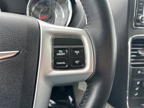 Used 2016 Chrysler Town & Country LX image 26