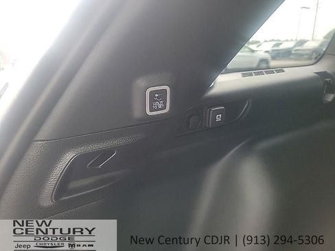 Used 2023 Jeep Grand Cherokee Altitude AWD/4WD image 20