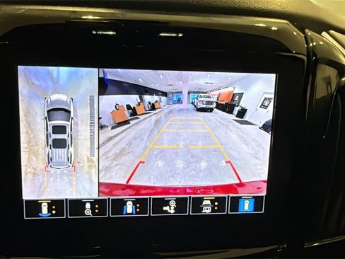 Used 2023 Chevrolet Traverse RS image 37