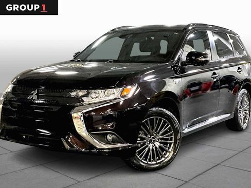 Used 2021 Mitsubishi Outlander LE image 1