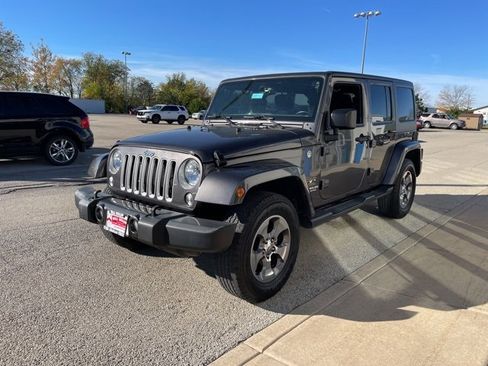 Used 2016 Jeep Wrangler Unlimited Sahara w/ Connectivity Group image 2