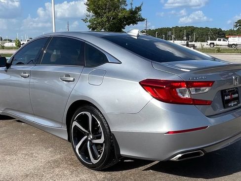 Used 2018 Honda Accord Sport image 3