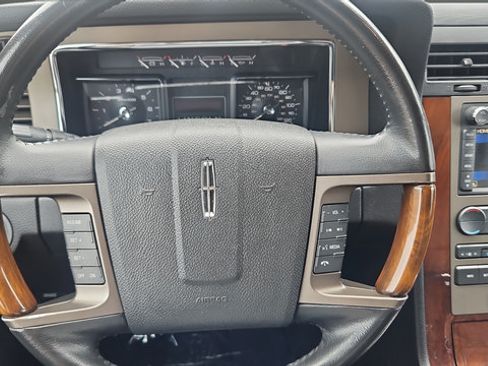 Used 2012 Lincoln Navigator 4WD image 17