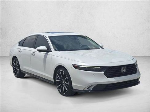 Used 2024 Honda Accord Touring image 3