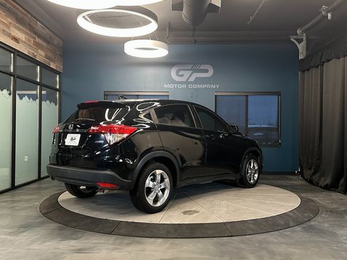 Used 2021 Honda HR-V LX image 3