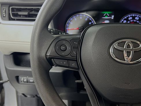 Used 2020 Toyota RAV4 XLE AWD/4WD image 19