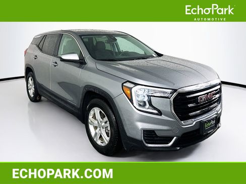 Used 2024 GMC Terrain SLE image 1