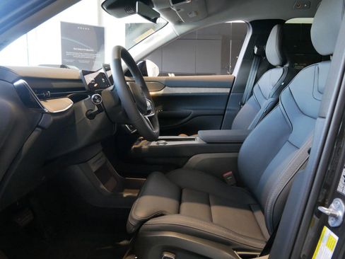 New 2025 Volvo EX90 Plus image 4