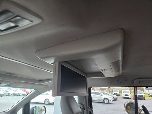 Used 2017 Toyota Sienna XLE image 21