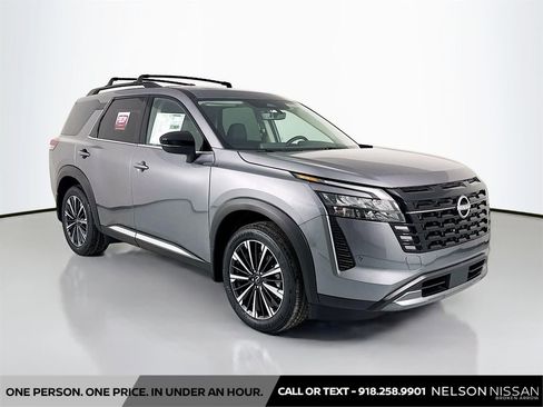 New 2026 Nissan Pathfinder Platinum image 3