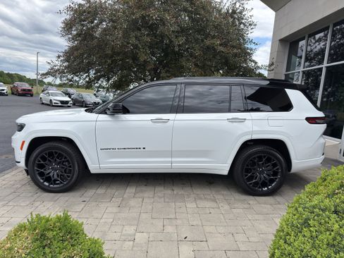 Used 2025 Jeep Grand Cherokee L Summit AWD/4WD image 4