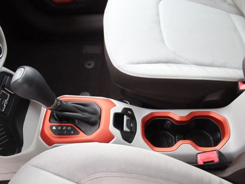 Used 2015 Jeep Renegade Latitude image 24