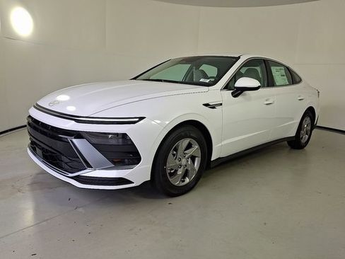 New 2026 Hyundai Sonata SE FWD image 3
