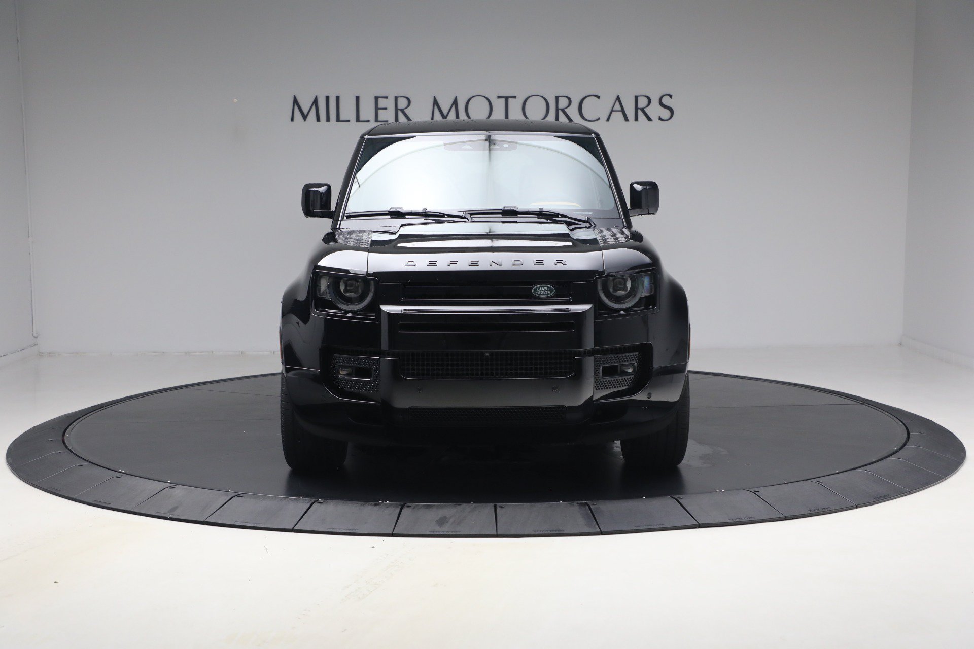 Used 2024 Land Rover Defender 110 V8 AWD/4WD image 12