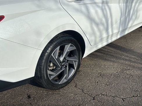 Used 2025 Hyundai Elantra SEL image 8