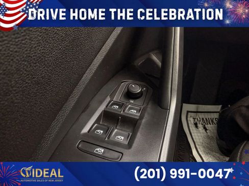 Used 2019 Volkswagen Jetta SE w/ Cold Weather Package FWD image 34