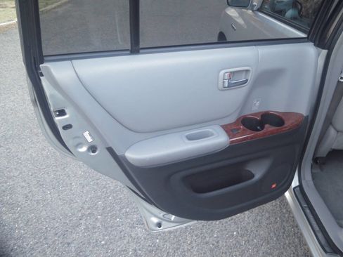 Used 2005 Toyota Highlander Limited image 26