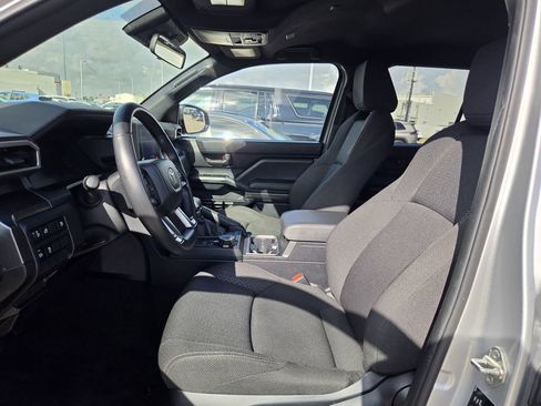 Used 2025 Toyota 4Runner SR5 AWD/4WD image 26